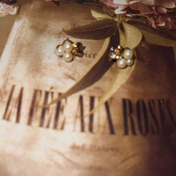 Avon Vintage gold plated earrings with pearl clusters like a grape design - Picture 9 of 13